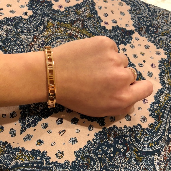 Rose gold Roman numeral cuff - Picture 4 of 8